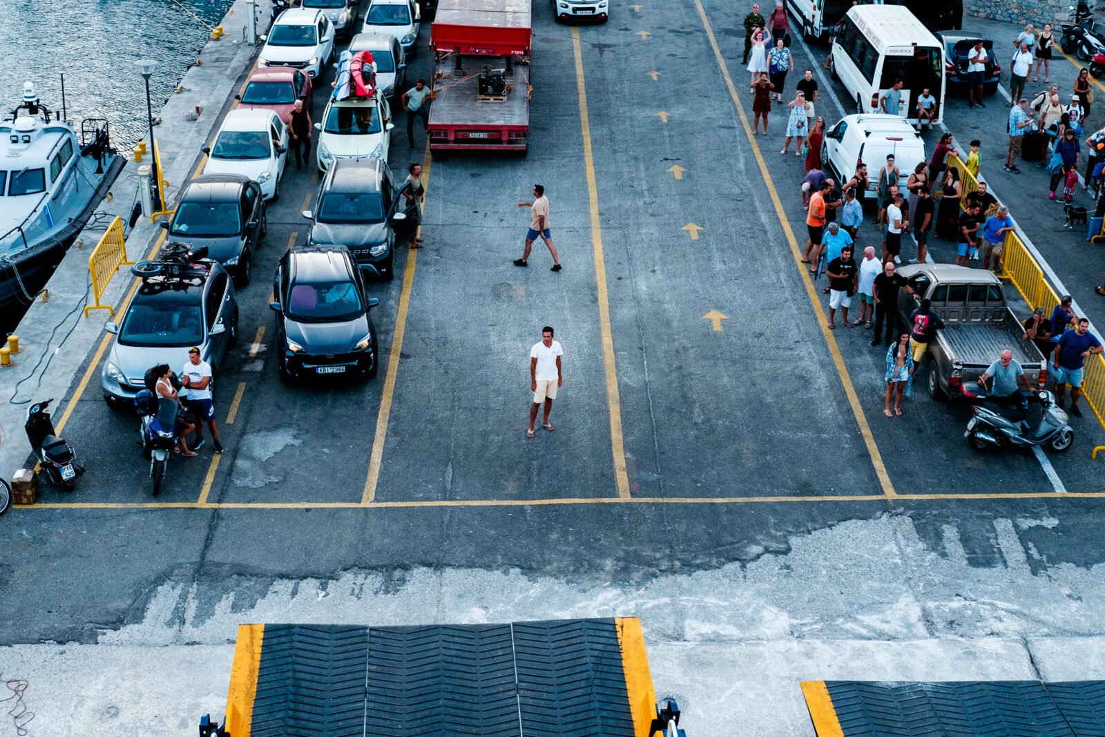 Street photograph, Grecia, 2026